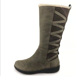 Teva Figueroa boots size 9